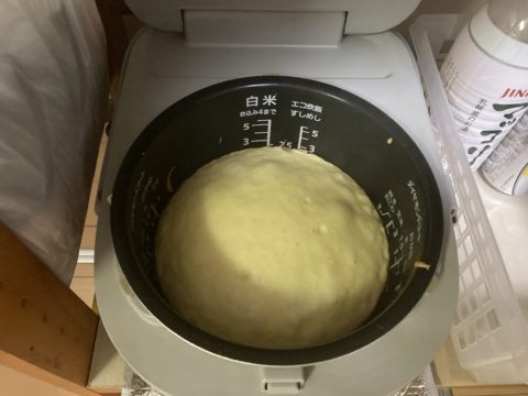 炊飯器でホットケーキを作ると上が白くなる