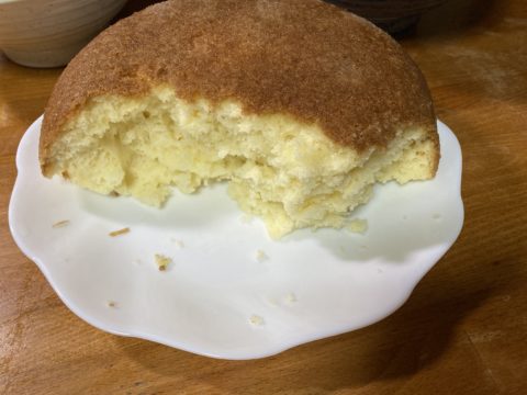 炊飯器で作ったホットケーキは分厚くてふわふわ