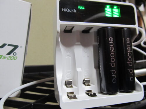 HiQuickの充電器でエネループが充電完了